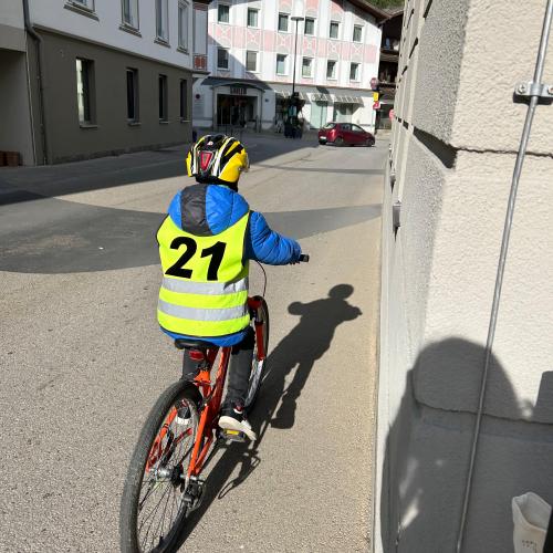 Kind beim Radfahren 