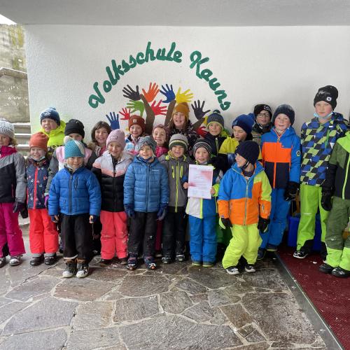 Gruppenfoto mit Urkunde 2