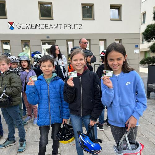 3 Kinder mit Radfahrausweis