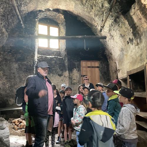 Kinder in der Burg
