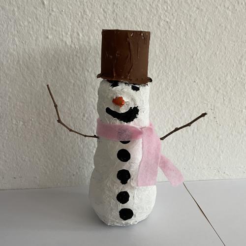 Schneemann aus Pappmache