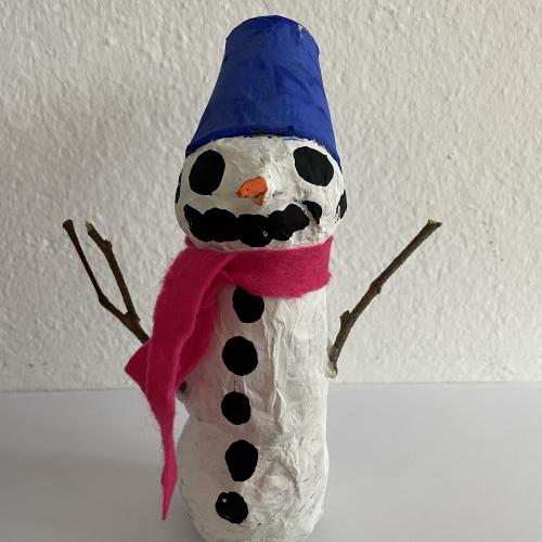 Schneemann aus Pappmache