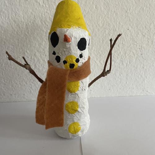 Schneemann aus Pappmache