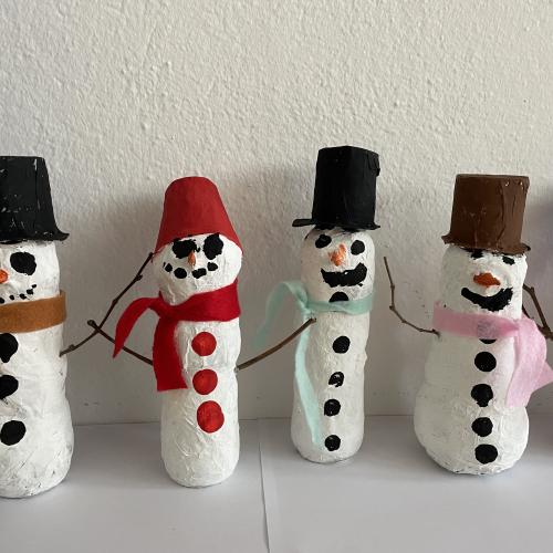 Schneemann aus Pappmache