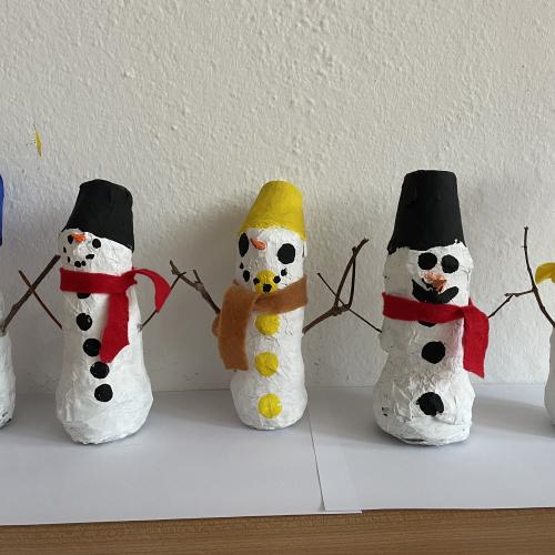Schneemann aus Pappmache