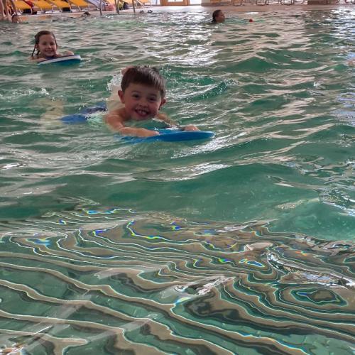 Kinder beim Schwimmen