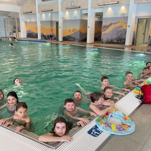Kinder beim Schwimmen