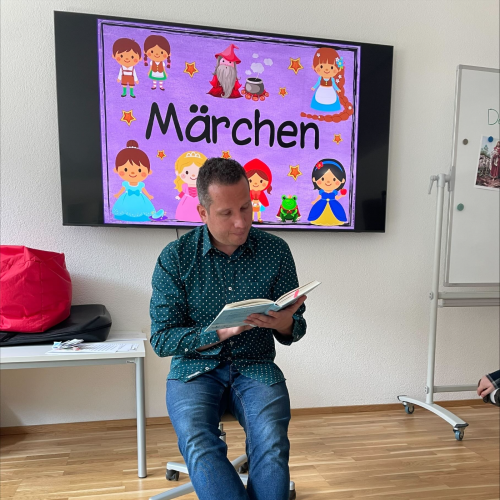 Bürgermeister beim Vorlesen