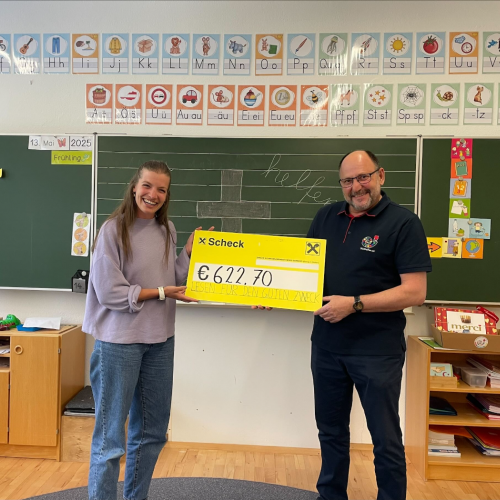 Spendenübergabe Jugendrotkreuz_Matthäa und Harald