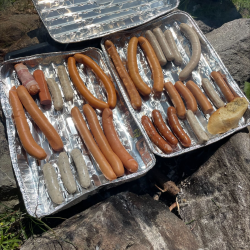 Würstechen auf dem Grill