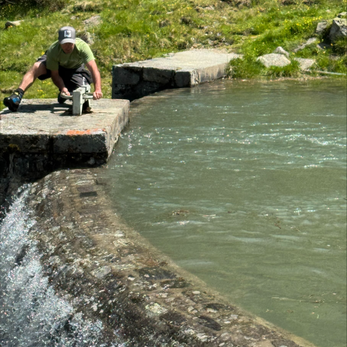 Wasser Überlaufbecken