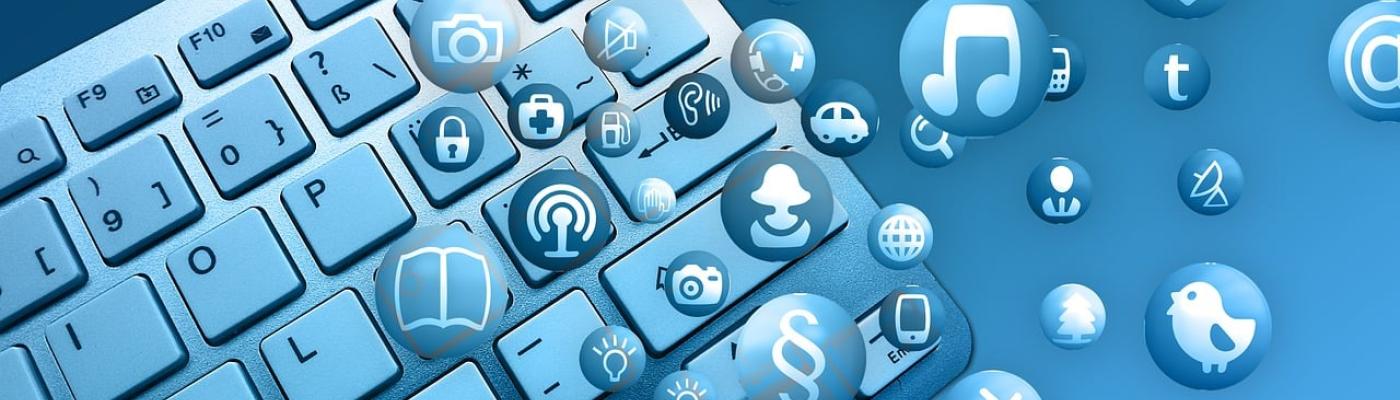 © pixabay.com/de/illustrations/online-internet-icon-tastatur-1905876/ Computertastatur mit Icons für digitale Aktvitäten