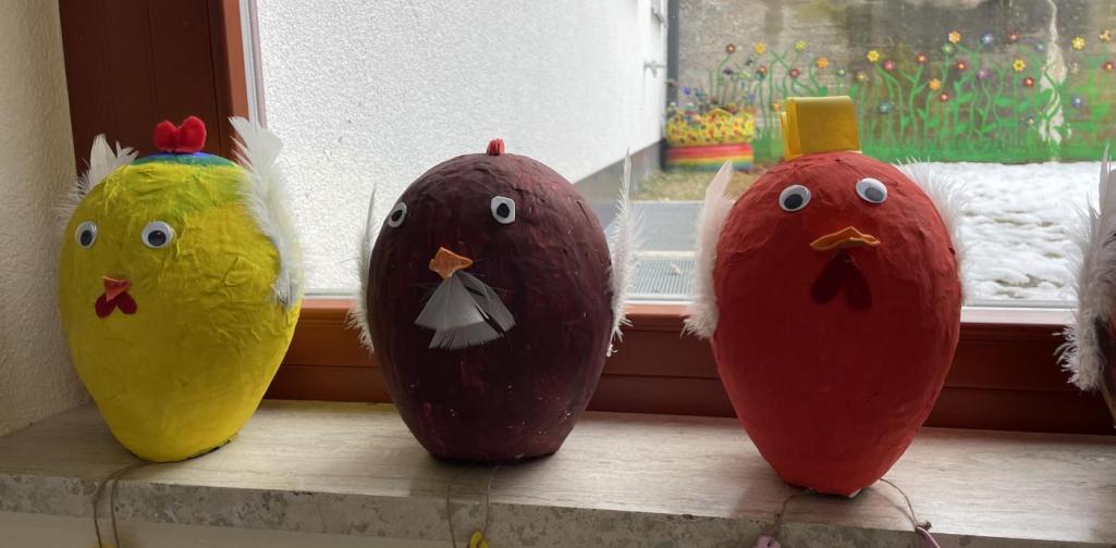 Pappmaché Hühner