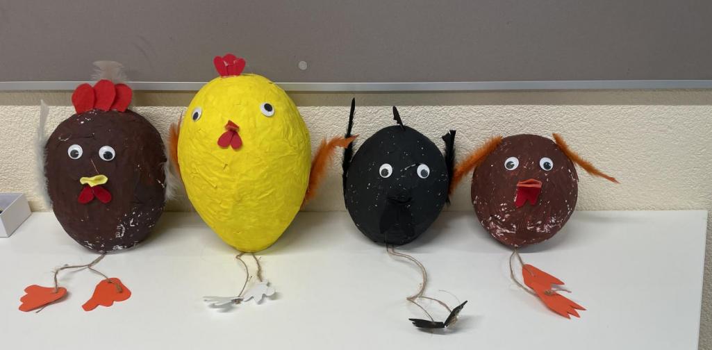 Pappmaché Hühner